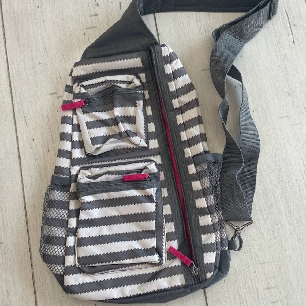 Thirty-One Grey Wave Crossbody, NEW‎